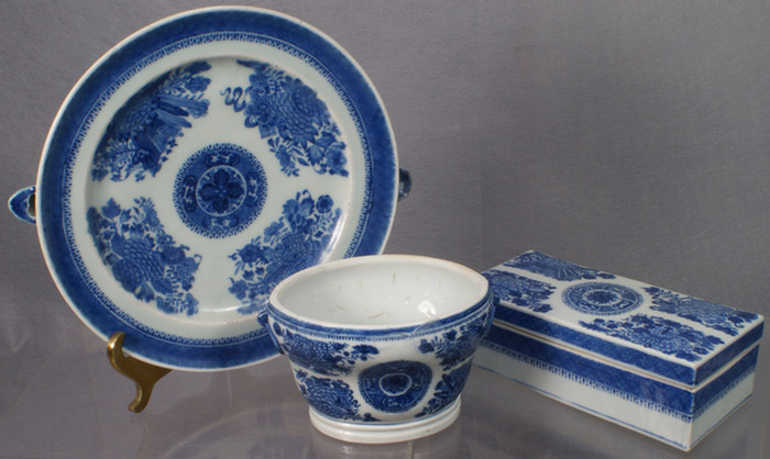 Appraisal: Chinese export porcelain Fitzhugh lot of pieces including a hot