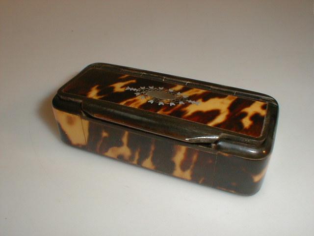 Appraisal: Georgian rectangular horn snuff box with tortoiseshell panels the hinged