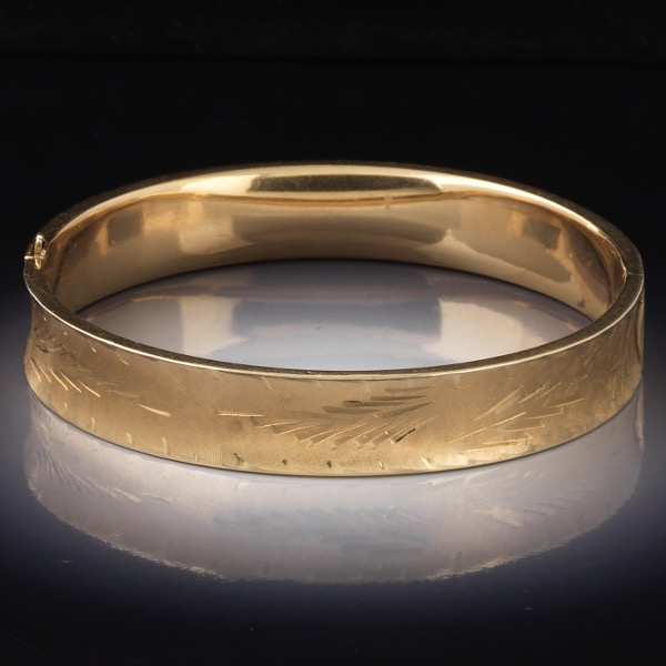 Appraisal: LADIES' VINTAGE GOLD BANGLE BRACELET W within the bracelet W