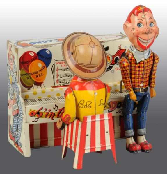 Appraisal: Tin Litho Unique Art Howdy Doody Band Wind-Up Toy Description