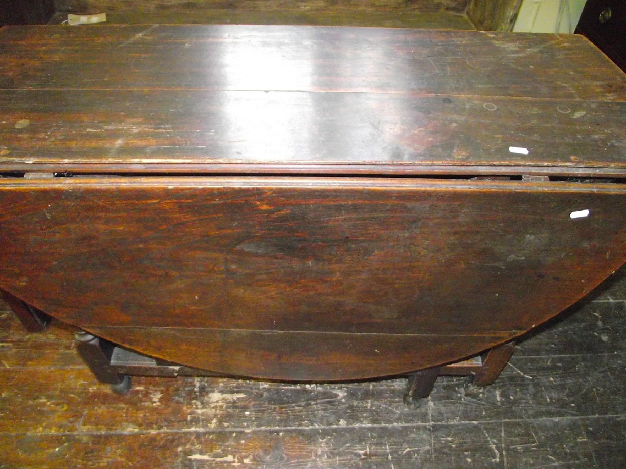 Appraisal: An th century oak gateleg dining table of usual form