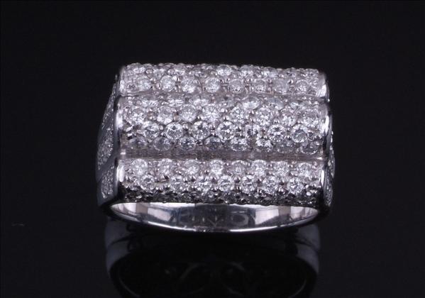 Appraisal: A diamond set dress ring the arched top pave set