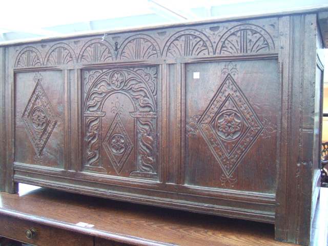 Appraisal: A late th century oak coffer the double plank top