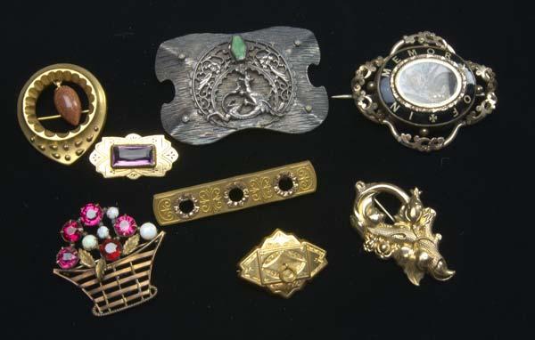 Appraisal: th th C BROOCHES Eight pieces most GF