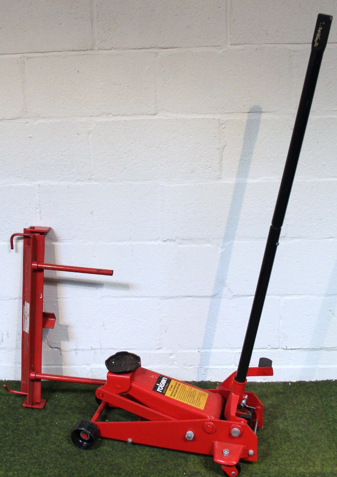 Appraisal: A Rolson tonne hydraulic jack and a Sealey vice mounted