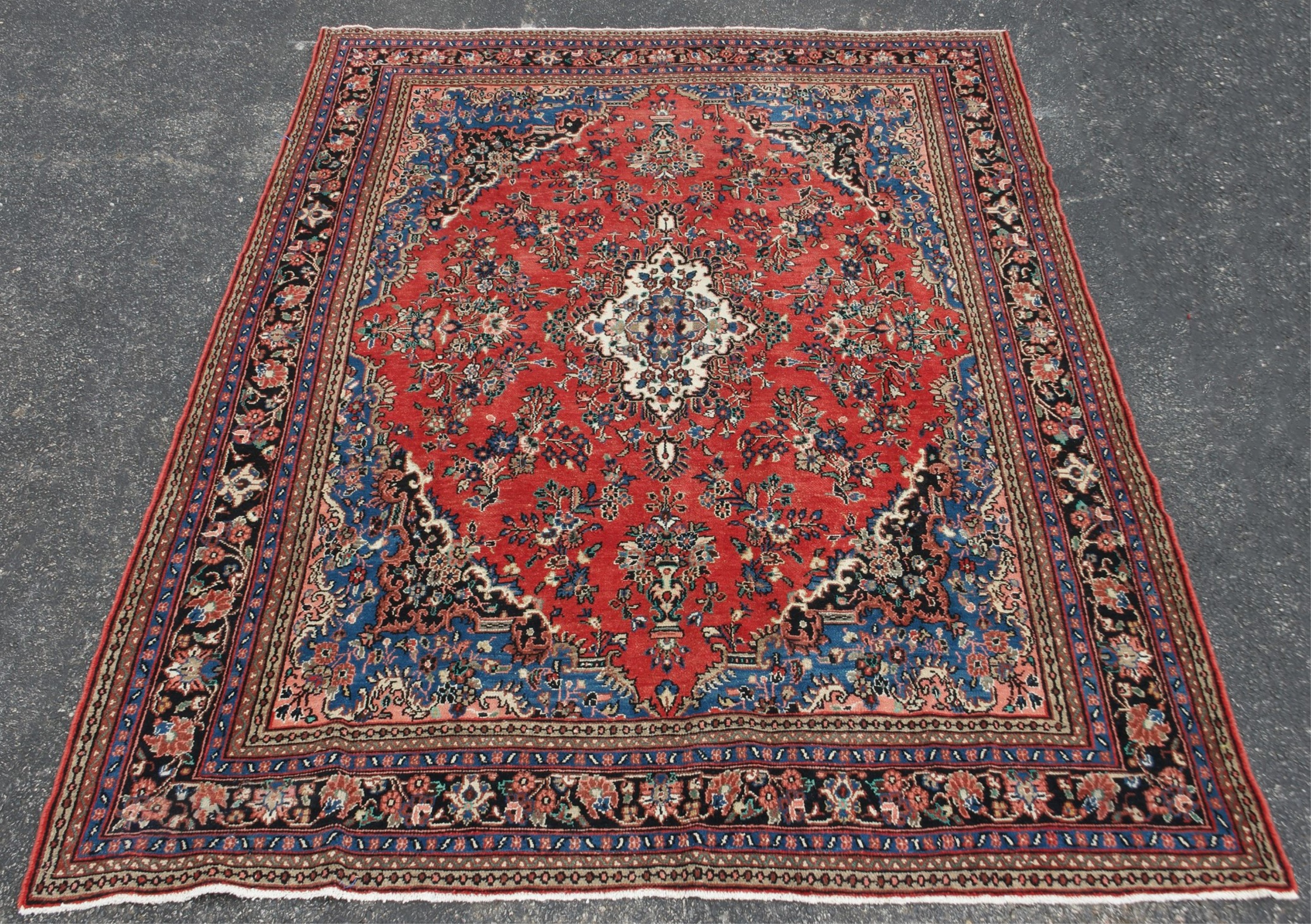 Appraisal: ORIENTAL RUG ' X ' HAMEDAN Oriental Rug ' X