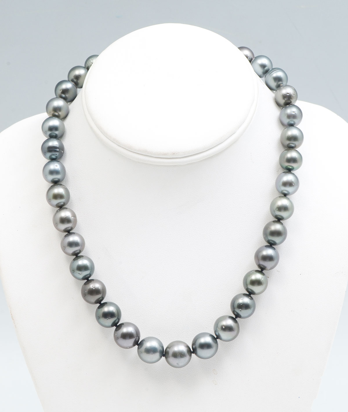 Appraisal: DARK GRAY TAHITIAN PEARL NECKLACE dark gray cultured Tahitian pearls