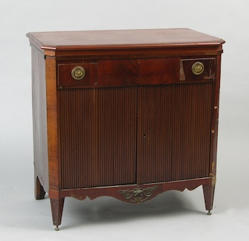 Appraisal: A Small Mahogany Veneered Chest A small storage chest with