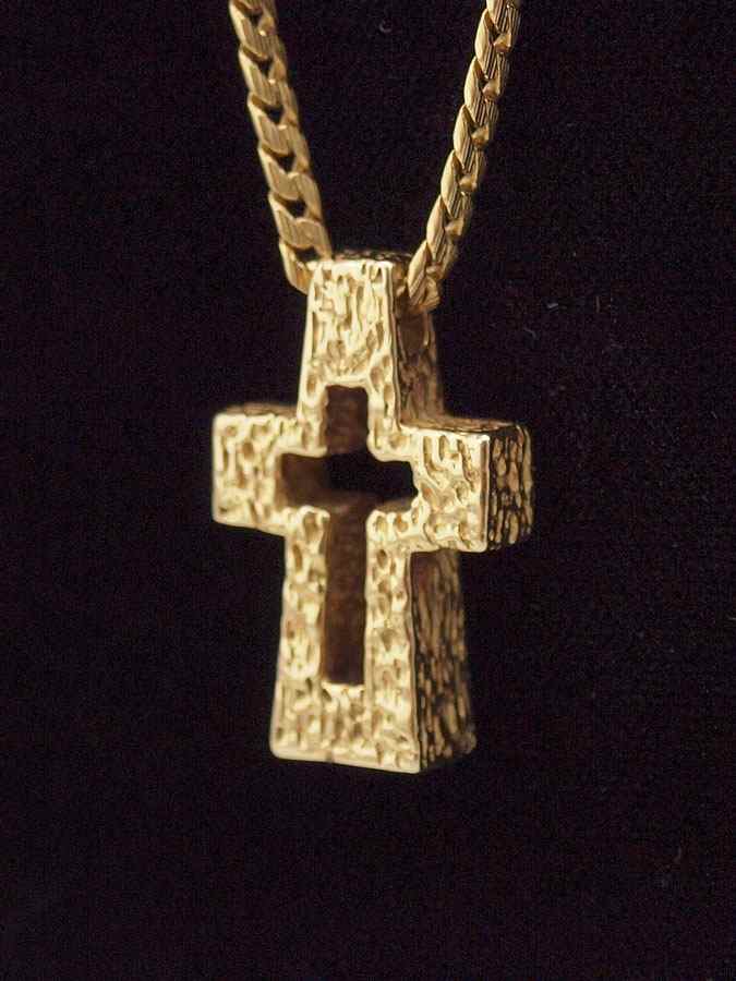 Appraisal: K CROSS AND CHAIN K yellow gold cross pendant and