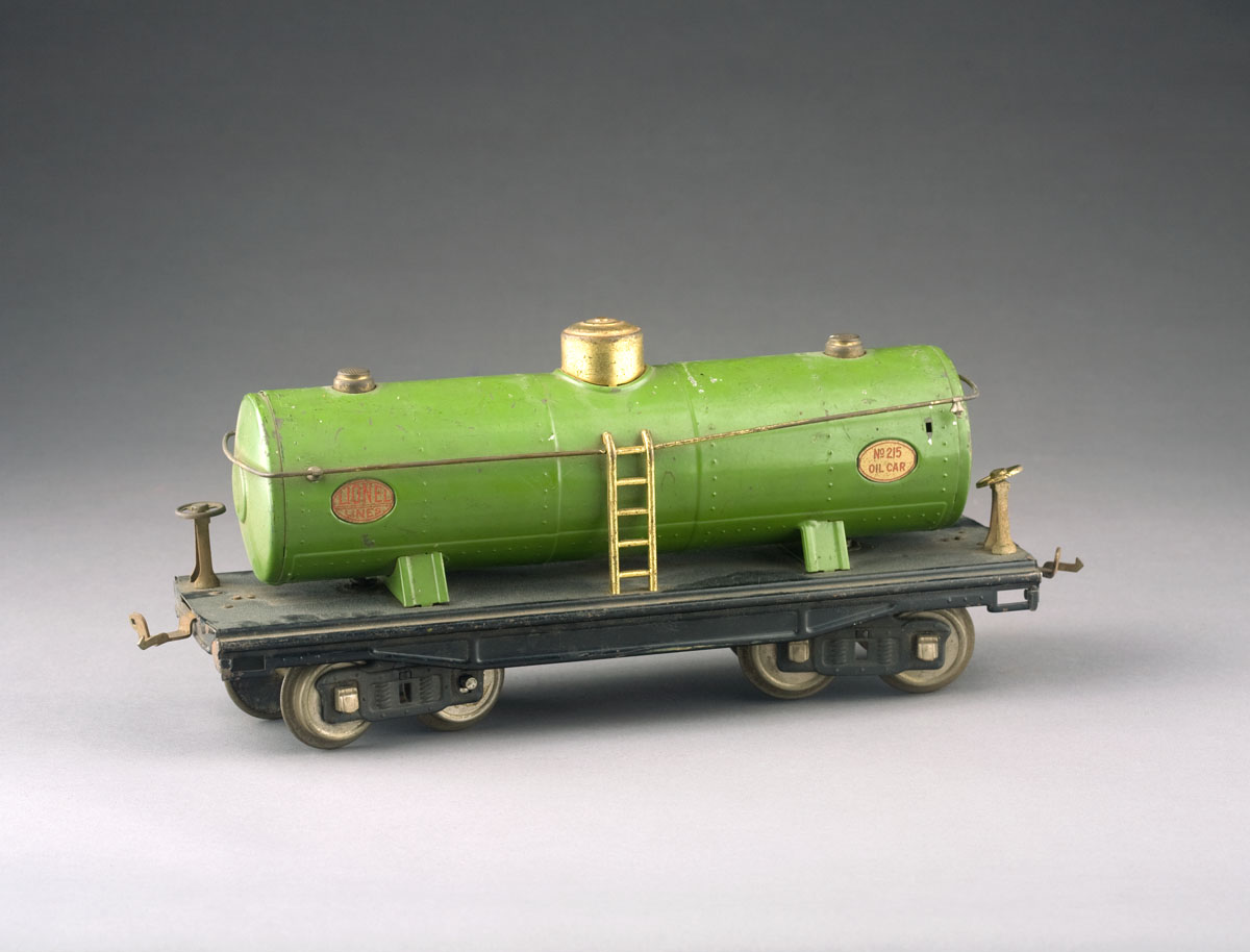 Appraisal: LIONEL OIL CAR IN GREEN PAINT