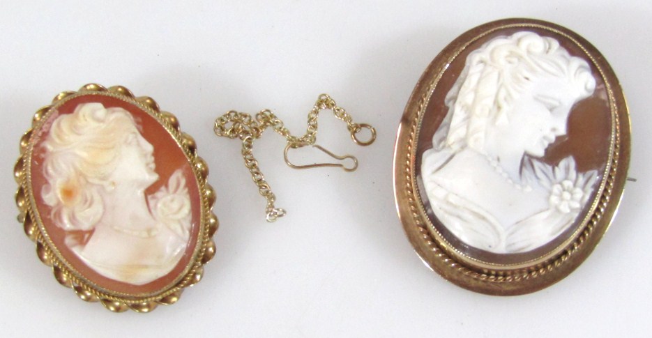 Appraisal: An oval cameo in ct gold surround the part bead