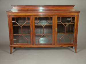 Appraisal: A Maples Co mahogany display cabinet the raised back above