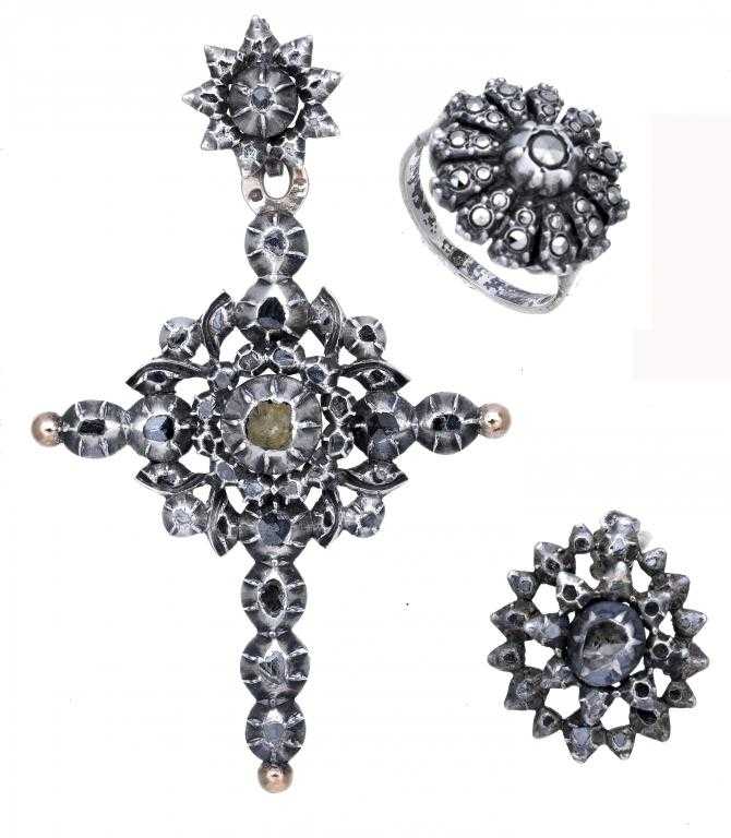 Appraisal: AN ANTIQUE ROSE DIAMOND CROSS AND PAIR OF SIMILAR EARRINGS