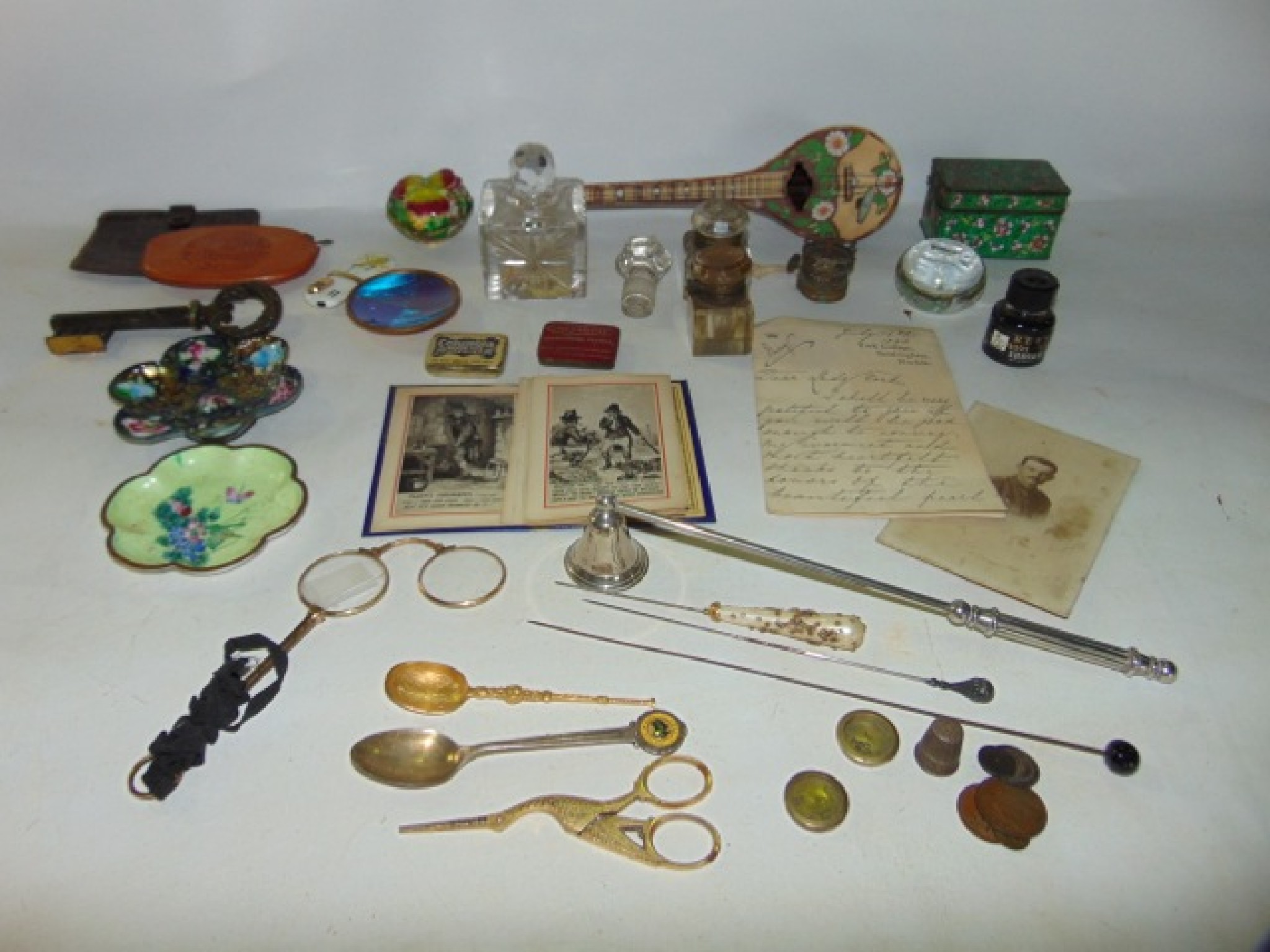 Appraisal: A small miscellaneous collection to include a novelty music box