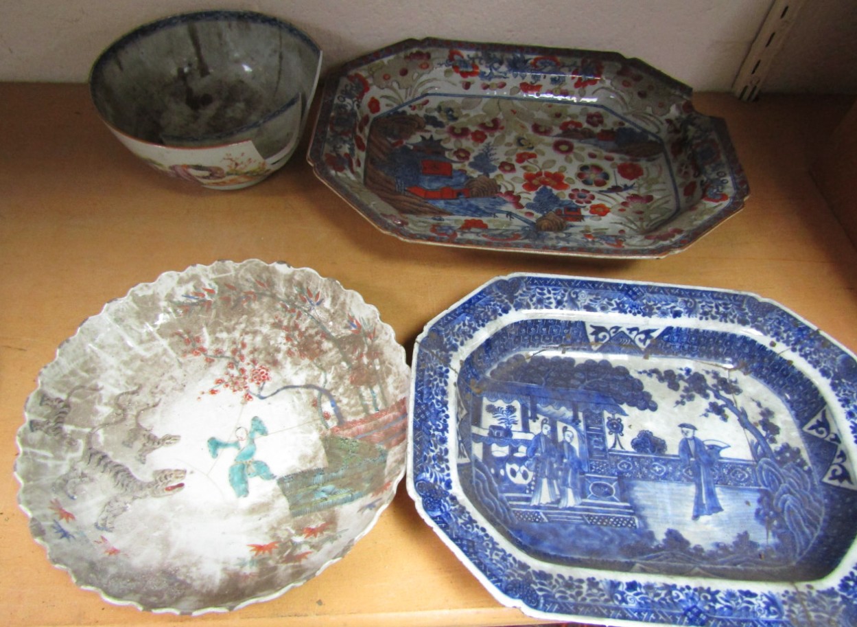 Appraisal: Various Chinese earthenware and porcelain comprising an thC export dish