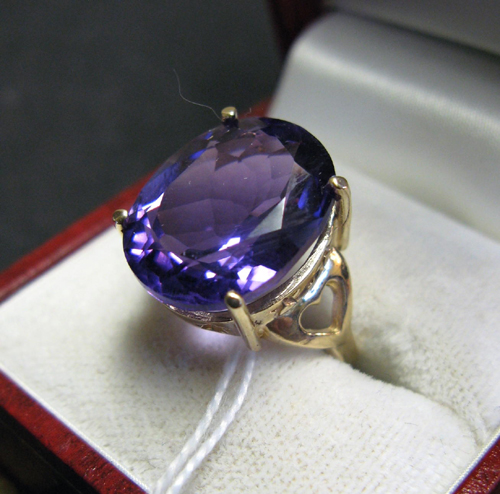 Appraisal: AMETHYST AND FOURTEEN KARAT GOLD SOLITAIRE RING centering a single