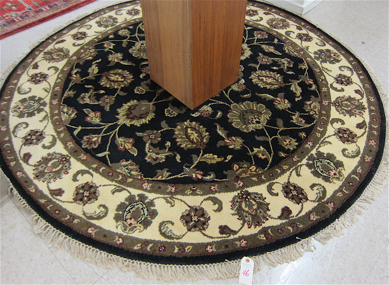 Appraisal: ROUND ORIENTAL AREA RUG Indo-Persian hand knotted in an overall