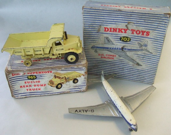 Appraisal: A Dinky toys D H comet airliner boxed and a