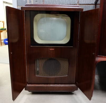 Appraisal: Antique Murphy television in oak case for renovation