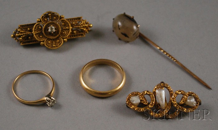 Appraisal: Five Gold Jewelry Items an kt gold and diamond Etruscan