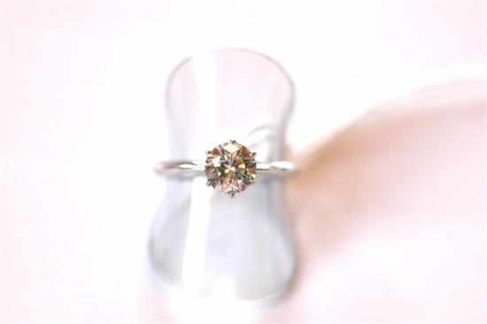 Appraisal: A SOLITAIRE DIAMOND RING TOTALING APPROXIMATELY CTS IN CT WHITE