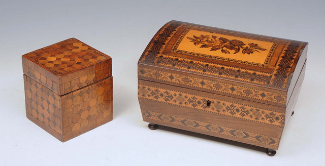 Appraisal: A TUNBRIDGEWARE JEWELLERY CASKET with hinged rising lid and inner