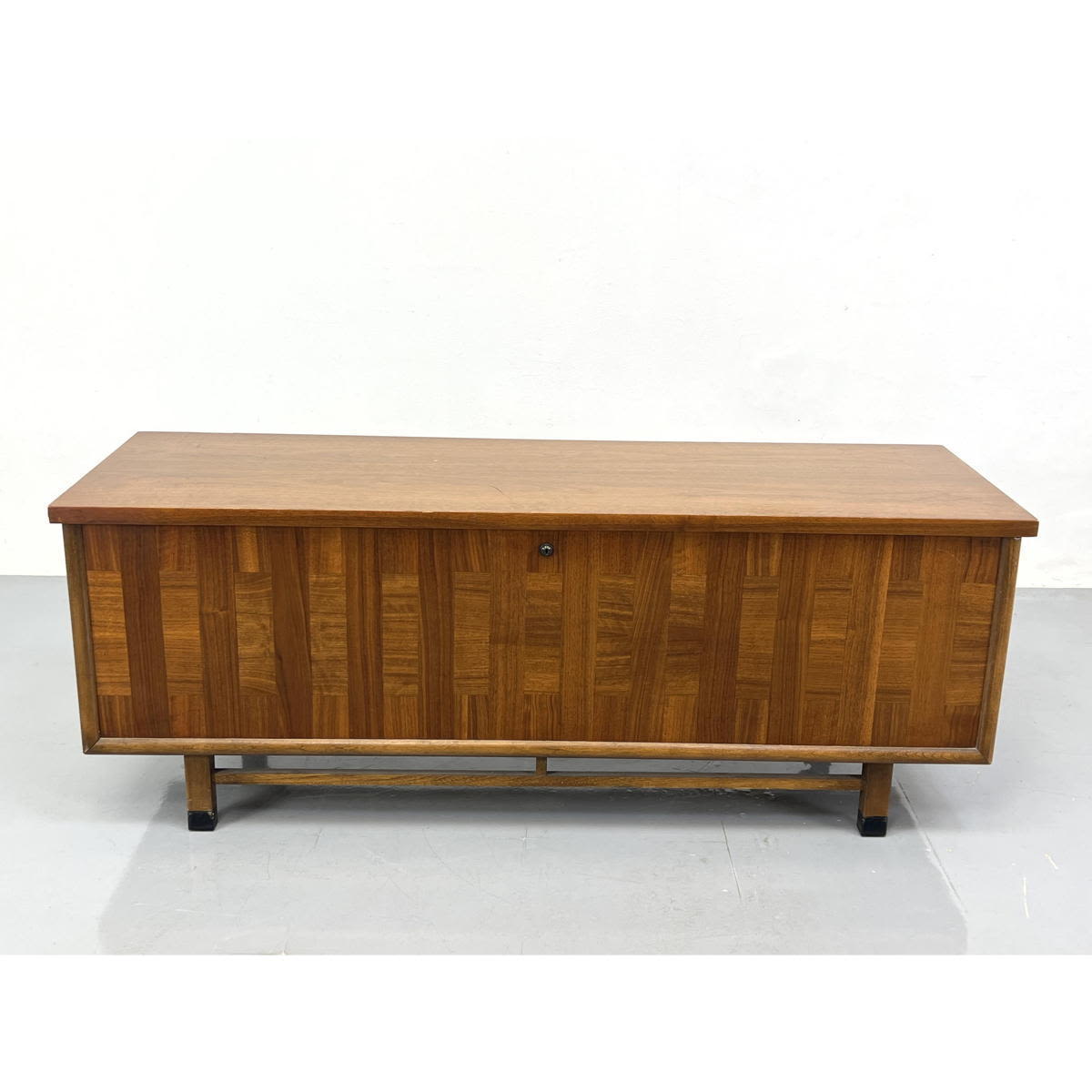 Appraisal: LANE Mid Century Modern Cedar Chest Cabinet No key present