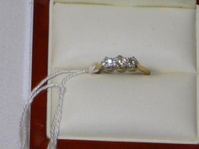 Appraisal: A THREE STONE DIAMOND RING the brilliant cut stones claw