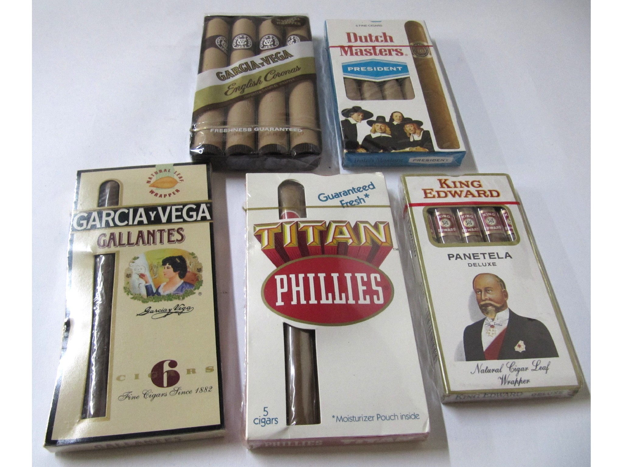 Appraisal: A box of assorted boxed cigars - King Edward Garcia-Vega