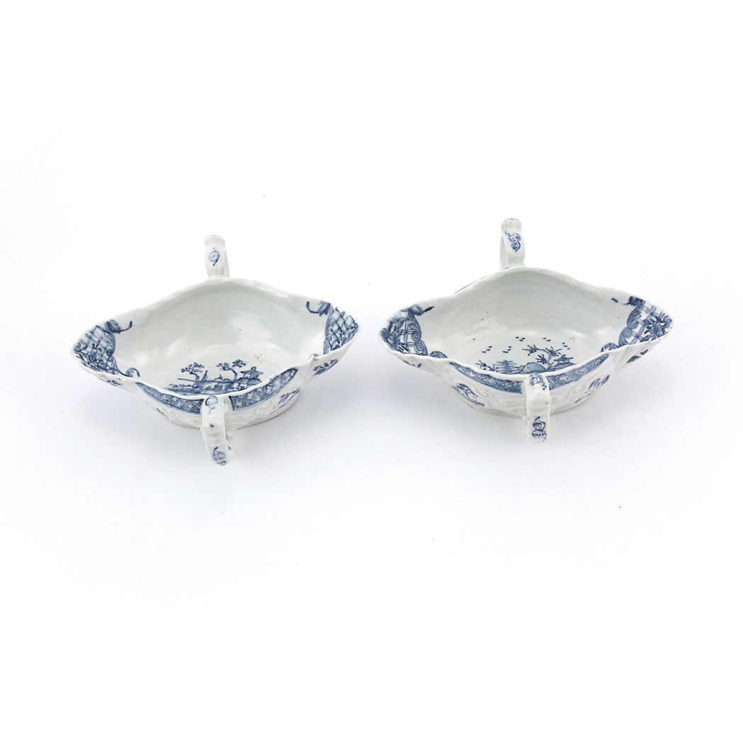 Appraisal: Pair of Worcester Porcelain Two-Handled Sauceboats th Century Length inches