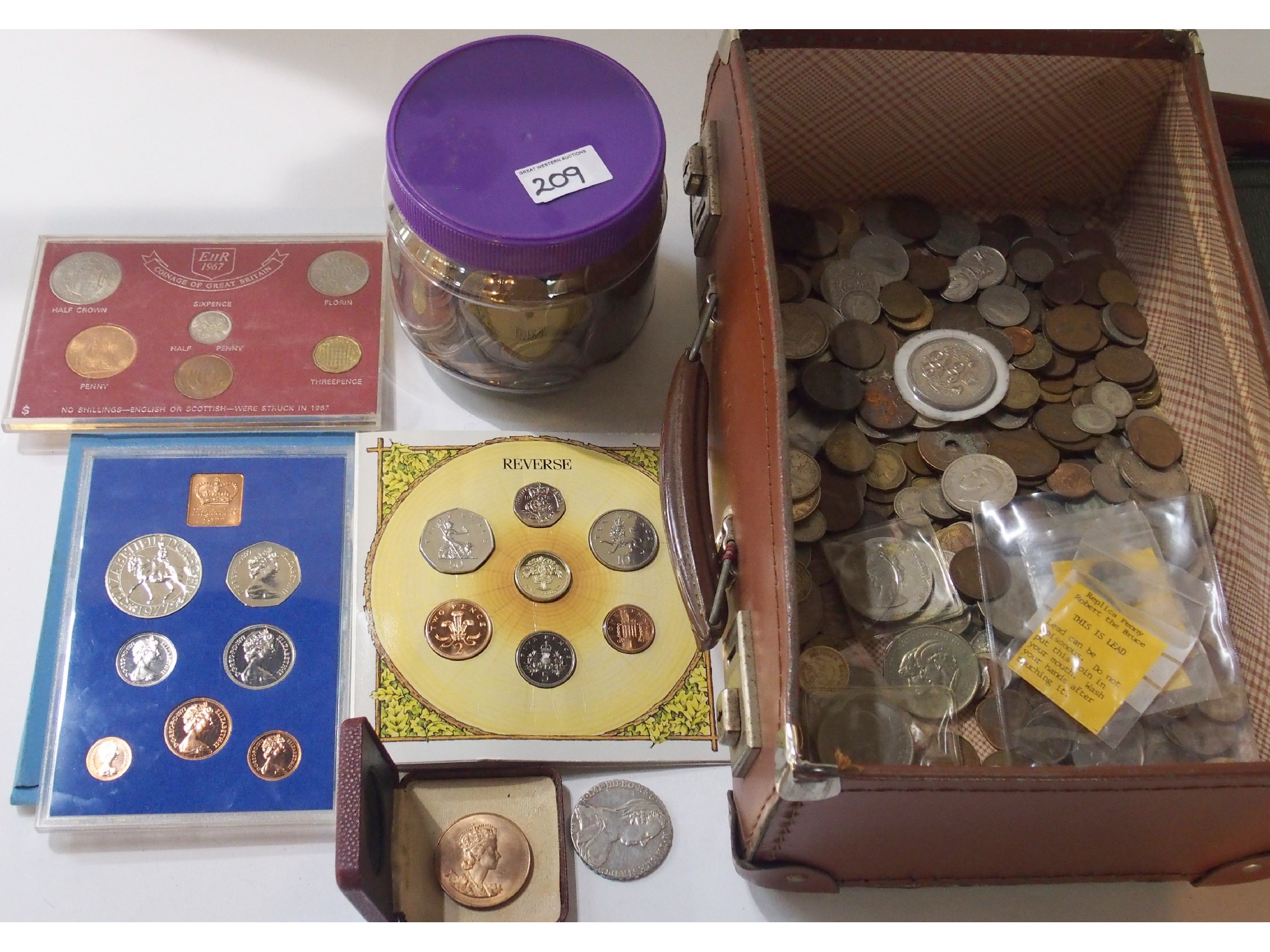 Appraisal: A collection of mixed GB and foreign coins to include