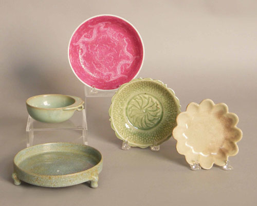 Appraisal: Oriental pottery dishes five pieces