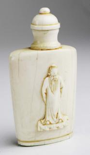 Appraisal: th c Chinese ivory snuff bottle with relief carved figure