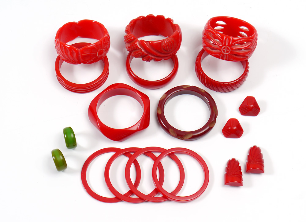 Appraisal: TRAY LOT VINTAGE BAKELITE PLASTIC BRACELETS There are red carved