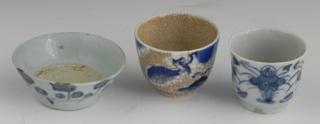 Appraisal: Three Pieces of Chinese Porcelain th c consis Three Pieces