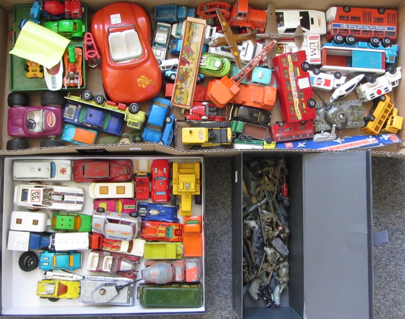 Appraisal: A quantity of Matchbox Dinky and Corgi die-cast vehicles also