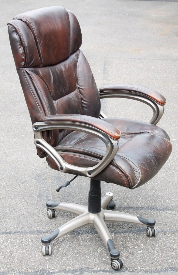 Appraisal: A modern retro design leather swivel office chair with shaped