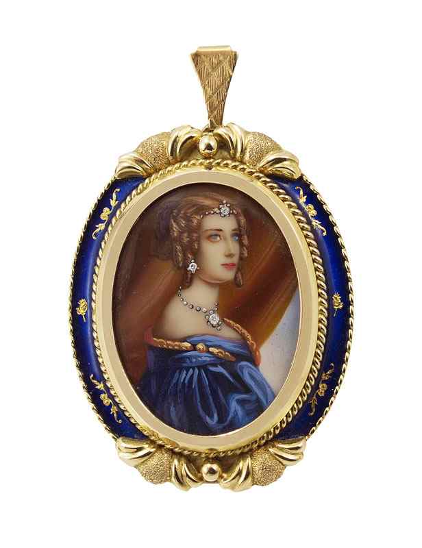 Appraisal: K MINIATURE PORTRAIT PENDANT K yellow gold pendant with cobalt