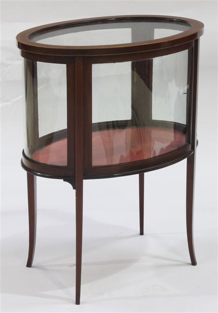 Appraisal: An Edwardian mahogany oval vitrine the boxwood strung glazed top