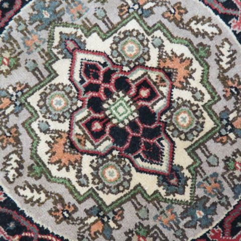 Appraisal: Heriz Persian Handmade Rug central medallion earthtones ' diameter