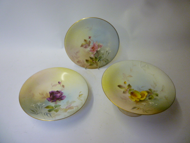 Appraisal: A ROYAL WORCESTER PORCELAIN DESSERT SERVICE comprising twelve plates four