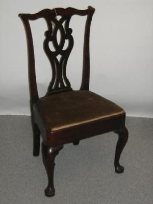 Appraisal: A GEORGE II MAHOGANY SIDE CHAIR the arched top rail