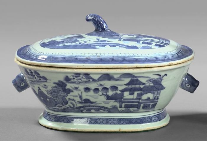 Appraisal: Chinese Export Nanking Porcelain Soup Tureen fourth quarter th century