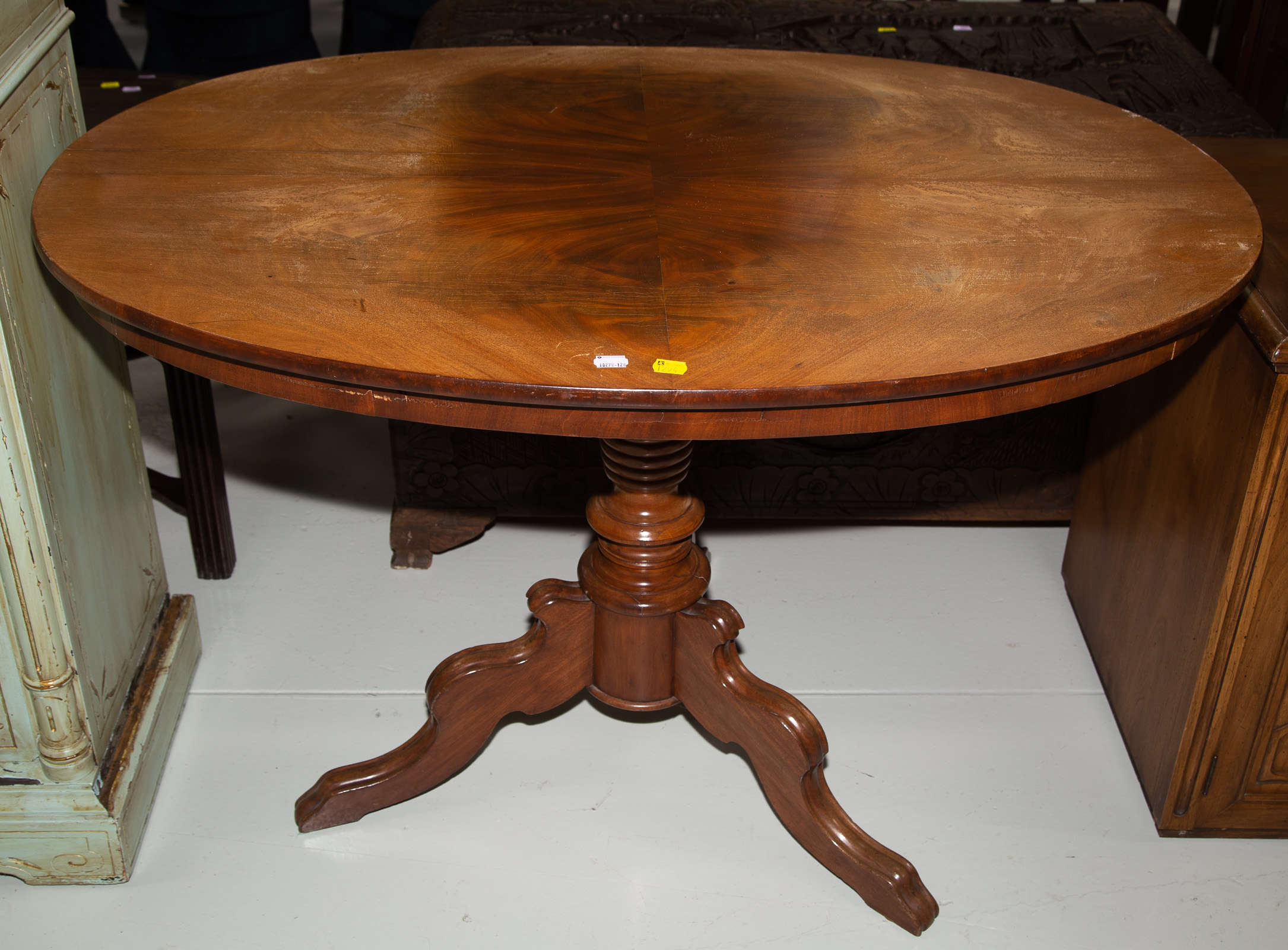 Appraisal: VICTORIAN MAHOGANY OVAL CENTER TABLE rd quarter th century in