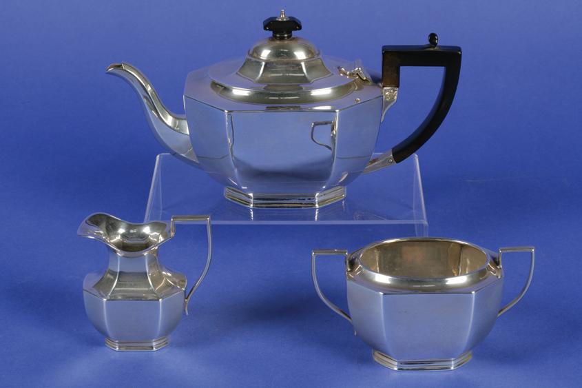 Appraisal: A GEORGE V THREE PIECE TEA SET of octagonal form