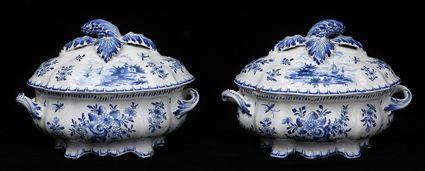 Appraisal: PAIR OF DUTCH DELFT BLUE AND WHITE SMALL TUREENS AND