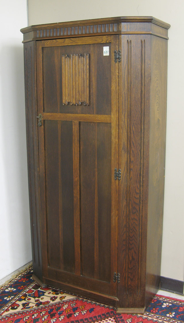 Appraisal: SINGLE-DOOR OAK WARDROBE English second quarter of the th century