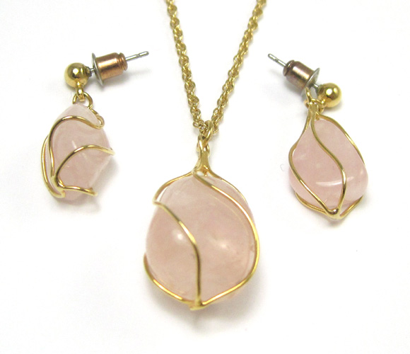 Appraisal: THREE ARTICLES OF ROSE QUARTZ JEWELRY including a pendant necklace