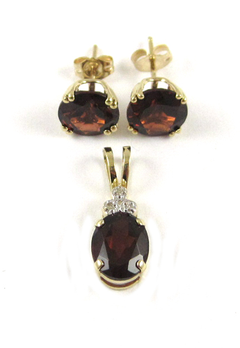 Appraisal: THREE ARTICLES OF GARNET JEWELRY including a k gold pendant