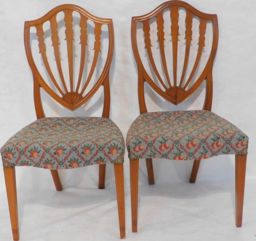 Appraisal: PAIR OF AMERICAN HEPPLEWHITE SHIELD BACK DININGchairs early th century